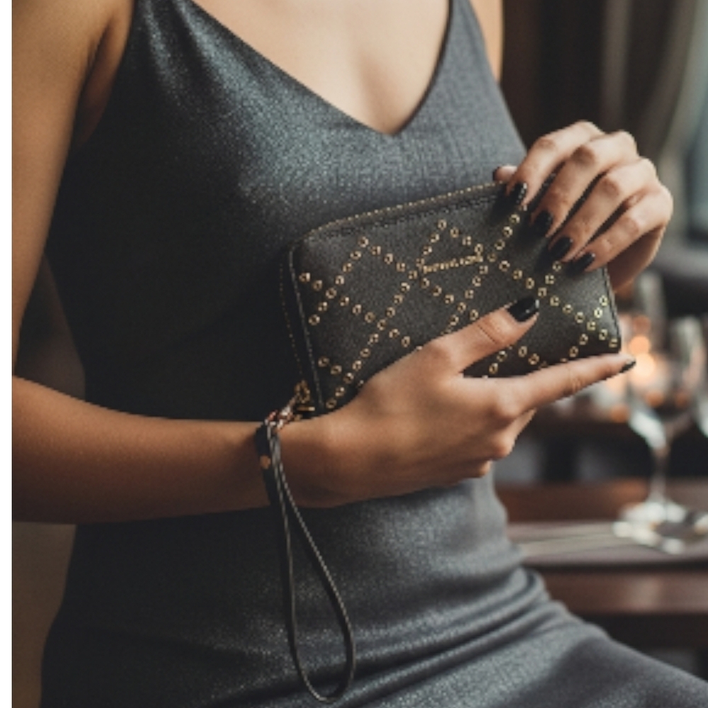 ✨️NWOT! Michael Kors Black Wristlet with Gold Accents - Picture 2 of 16